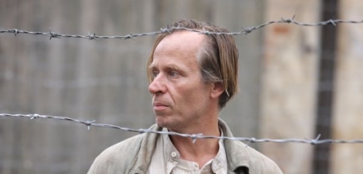 Herec Karel Roden během natáčení filmu Lidice.