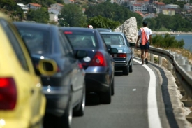 Chorvatské silnice jsou jako každoročně zacpané (archivní foto).