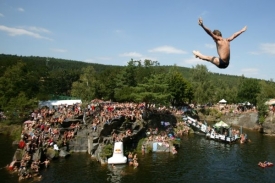 Loňský ročník mistrovství ve skocích do vody (ilustrační foto).
