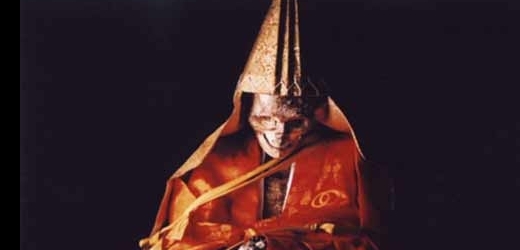 Japonská mumie dle praxe Shugendō.