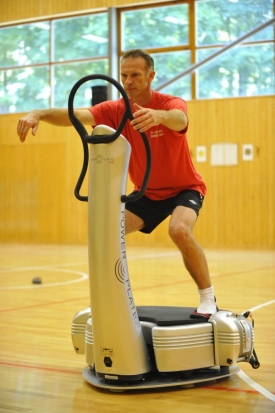 Dominik Hašek se připravuje na další sezonu na stroji Power Plate.