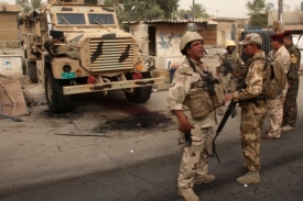 Nepokoje v Iráku narůstají, přesto USA stahují své vojáky.