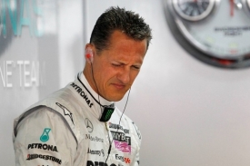 Michael Schumacher je pod palbou kritiky.
