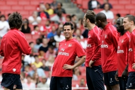 Španělský záložník Cesc Fábregas zůstává v londýnském Arsenalu.