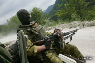 Ruský průzkumník na lehkém obrněnci.