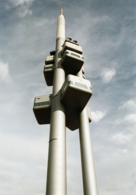 Nejvyšší pražskou věží je Žižkovský vysílač, který má 216 metrů.