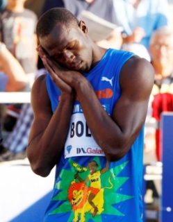 Usain Bolt si na startu neodpustil legrácky.