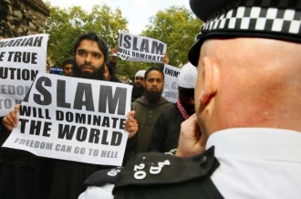 Bez komentáře. Radikální muslimové demonstrují v Londýně.