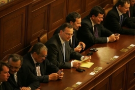 Petr Nečas představil 14 nových ministrů.
