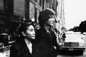 John Lennon s Yoko Ono na přebalu desky Double Fantasy.
