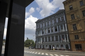 Novorenesanční dům na rohu Revoluční ulice v Praze.