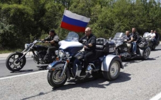 Putin harlejákem v Sevastopolu...