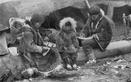Grónští domorodci na snímku z roku 1917.