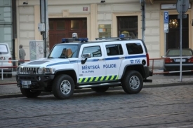 Hummery pražských strážníků možná vyrazí pomáhat na sever Čech.