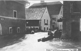 Povodeň v rakouském Mautern v létě 1907.