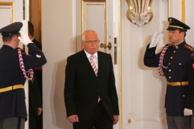 Prezident Václav Klaus se vyjádřil ke snížení platu.