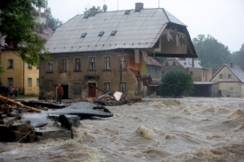 Letošní povodně napáchaly více škod než loňské.