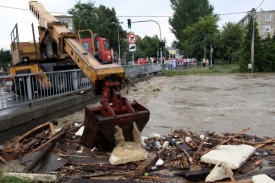 Záplavy si na Slovensku už vyžádaly první oběť.