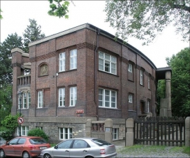 Vila patří od roku 1962 Praze, spravuje ji Galerie hl. m. Prahy.