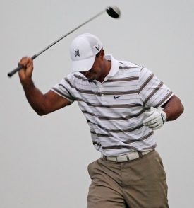 Gesta zmaru jsou u Tigera Woodse v poslední době častým jevem.