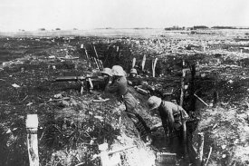 Němečtí vojáci v zákopu během první světové války.