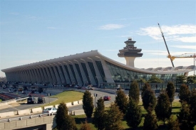 Hala Dullesova mezinárodního letiště ve Washingtonu.
