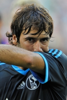 Fotbalista Raúl v dresu Hamburku.