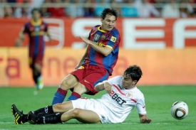 Argentinec Messi (vlevo) vstřelil proti Seville hattrick.