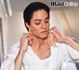 Angelina Jolie v maskérně.