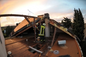 Stržená střecha v obci Lumda u Grünbergu.