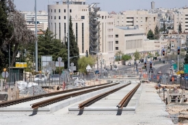 V mnoha ohledech kontroverzní stavba tramvajové linky v Jeruzalémě.