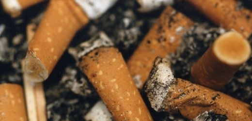 Kouření způsobuje rakovinu i nekuřákům.