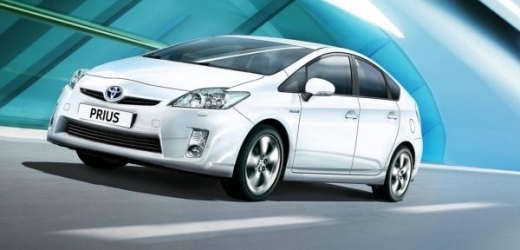 Toyota Prius dostane zařízení pro varování chodců.