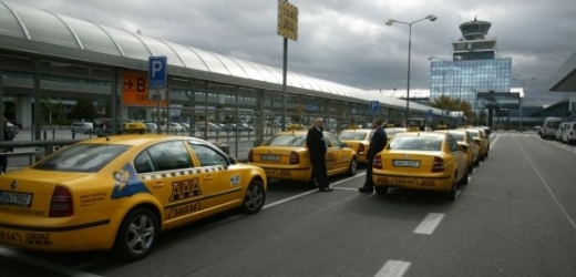 Taxikáři dostali pokuty v celkové výši 133 tisíc korun.