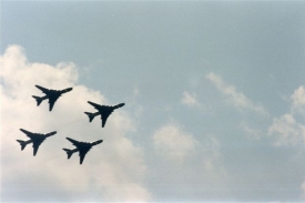 K leteckým show patří i vojenské stroje (ilustrační foto s Migy-21).