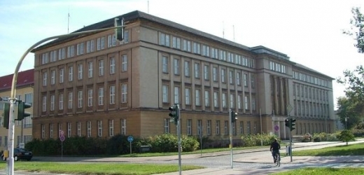 Radnice v Eisenhüttenstadtu, kdysi výstavním městě NDR.