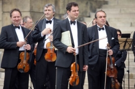 Česká filharmonie by se mohla po protestech dočkat nového šéfa.
