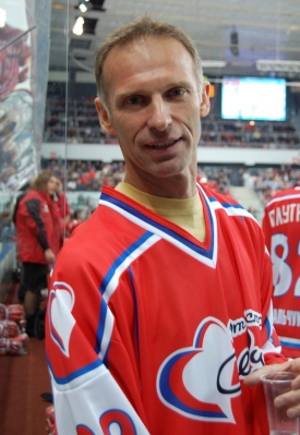 Dominik Hašek během charitativního hokejového utkání.