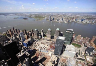 Z mrakodrapů zbyly po 11. září 2001 jen hromady trosek.