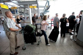Čeští turisté na letišti před cestou do Ameriky (ilustrační foto).