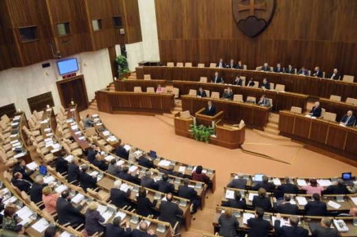 Ctihodní poslanci slovenského parlamentu.