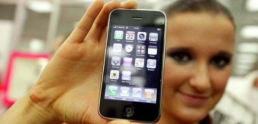 Mobil iPhone se stává konkurencí i pro přenosné herní konzole.