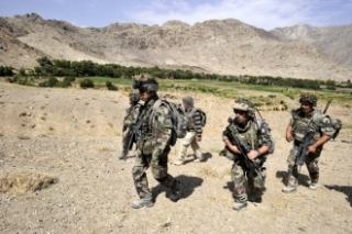 Proč jsme vůbec v Afghánistánu? Vojáci ISAF na jihu země. 