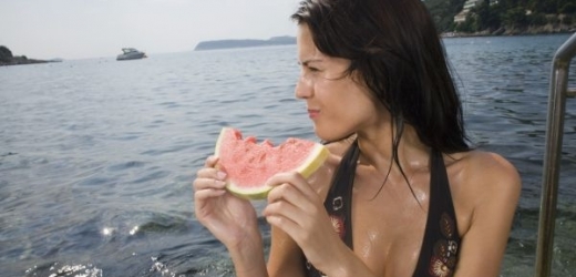 Meloun obsahuje devadesát sedm procent vody.