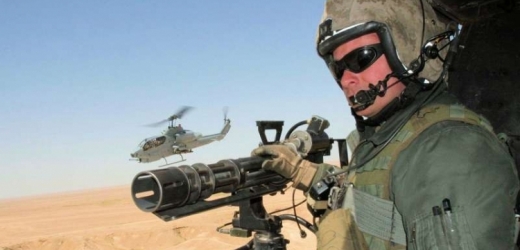 Americký vrtulník na centrálním Irákem.