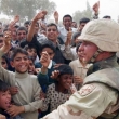 Vítání amerických 'osvoboditelů' v Iráku.