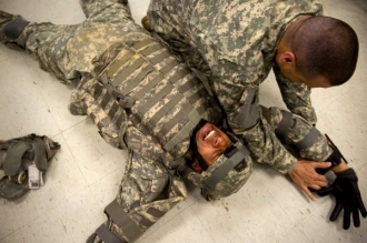 Vojáci USA trénují v Iráku.