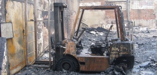 Hasičům se podařilo zlikvidovat rozsáhlý požár v jednom z objektů průmyslového areálu v Otrokovicích.