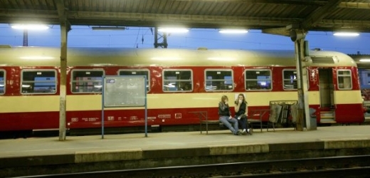 Dvě ženy se rozhodly ukončit svůj život pod koly vlaku (ilustrační foto).