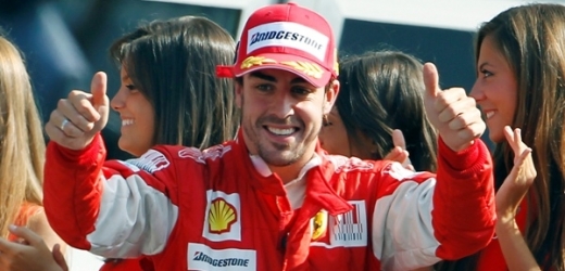 Vítěz závodu Fernando Alonso.